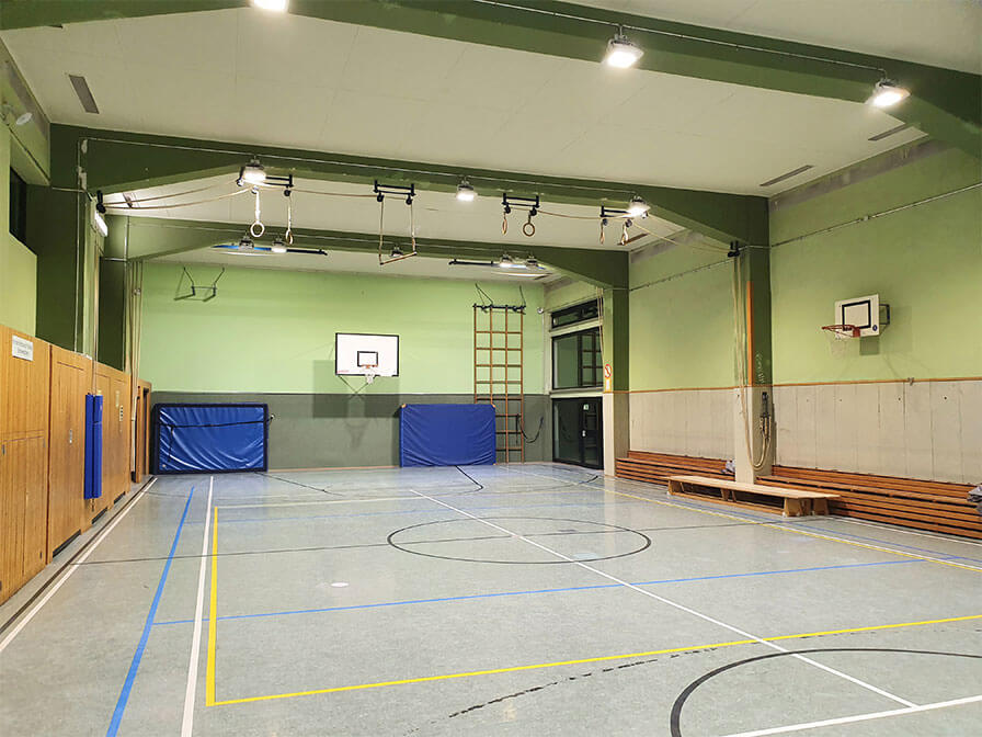 kleine Turnhalle der Sportstätten Breckerfeld nach Umrüstung auf LED-Beleuchtung