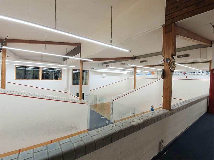 Sqash-Courts im Sportpark Nottensdorf nach Umrüstung auf LED-Beleuchtung