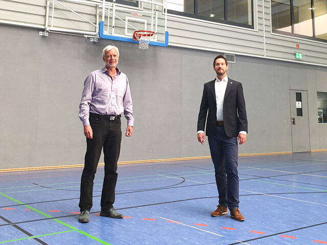 Umrüstungs-Projektabschluss mit Ronald Fischer, Geschäftsführer des Bürgerfelder Turnerbunds und Gundolf Büsch, Geschäftsführer Büsch LED-Technik